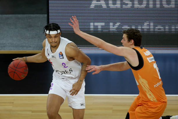 坚持不懈的 坚持不懈的